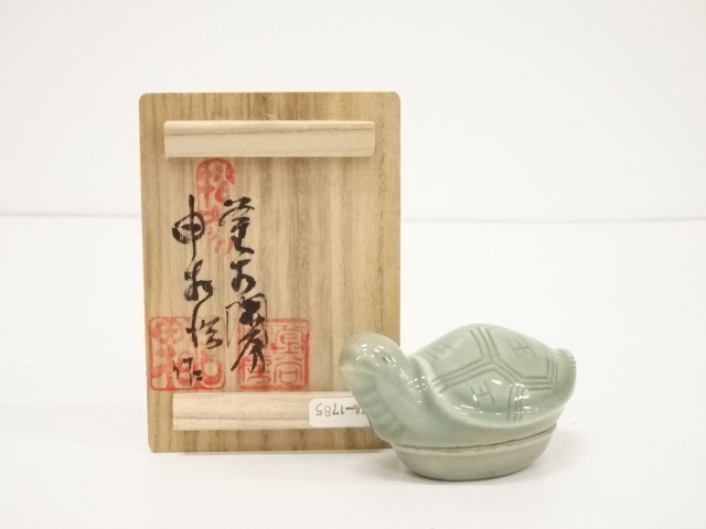 JAPANESE TEA CEREMONY / KOREAN CELADON INCENSE CONTAINER BY SHIN SANGHO  KOGO 
